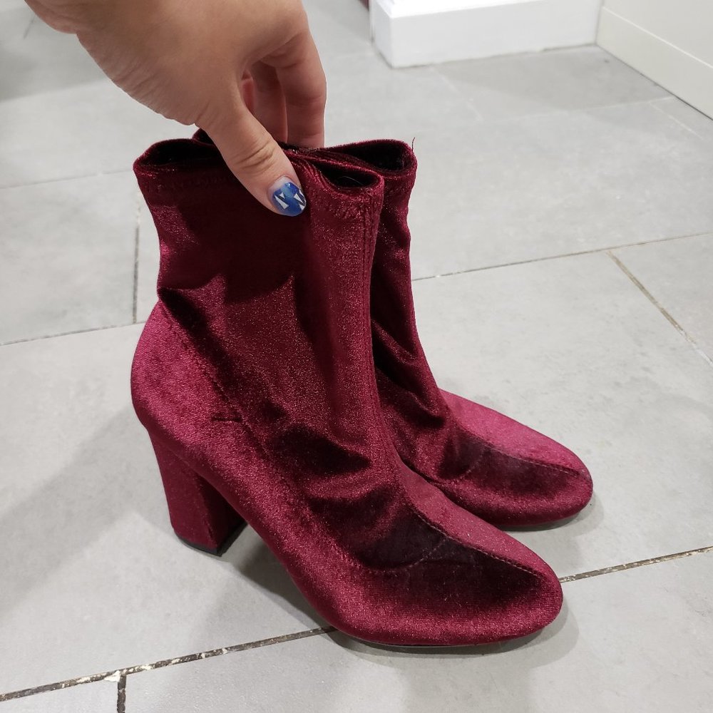 Steven Madden Woman Suede Booties